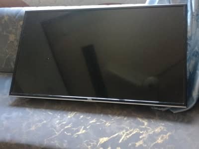 TCL TELEVISION FOR SALE !!