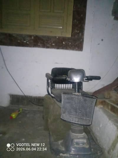 three 3weels electric Scooty