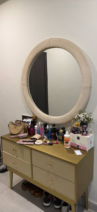 Dressing table with mirror