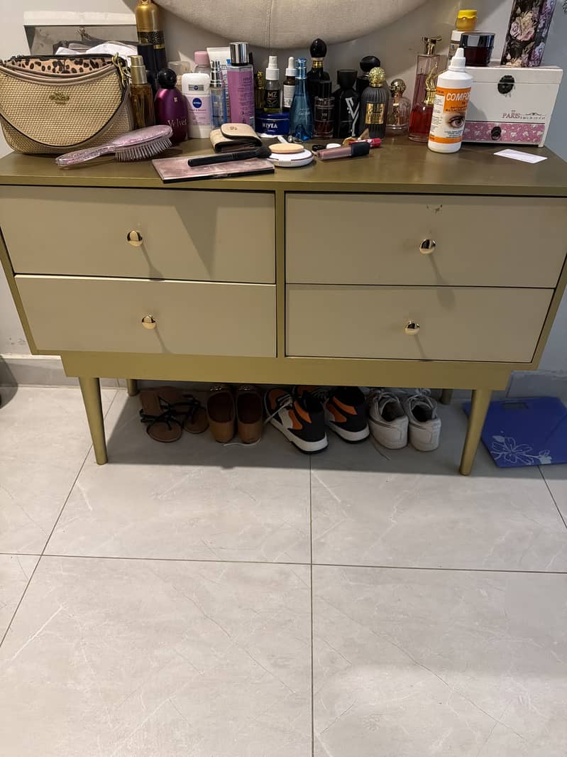 Dressing table with mirror 1