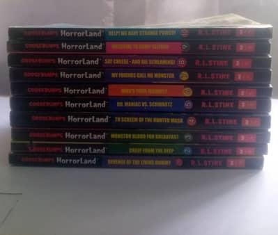GOOSEBUMPS HORRORLAND IMPORTED UK EDITION -first 10 books set
