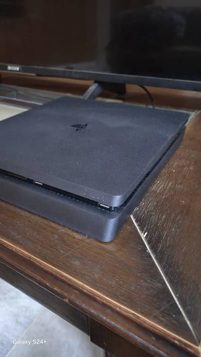 PS4 Slim 500GB – Like New Condition | Jailbreak Compatible