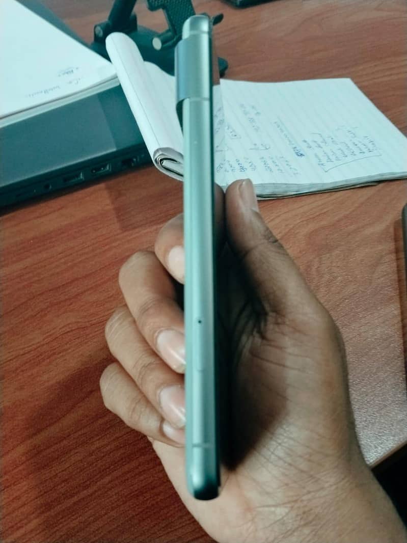 Google Pixel 8 4
