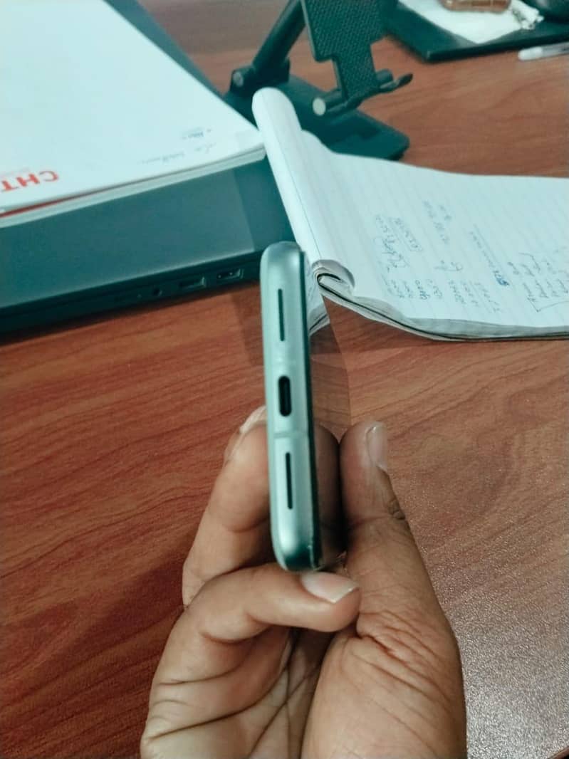 Google Pixel 8 5