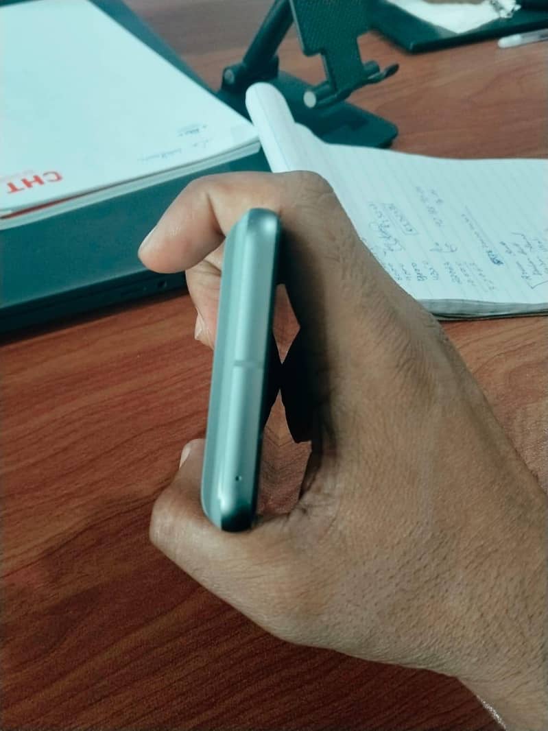 Google Pixel 8 6