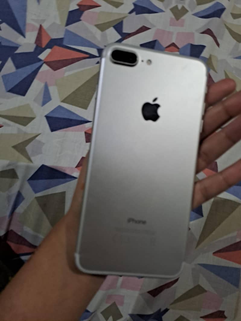 Apple iPhone 7 Plus 1