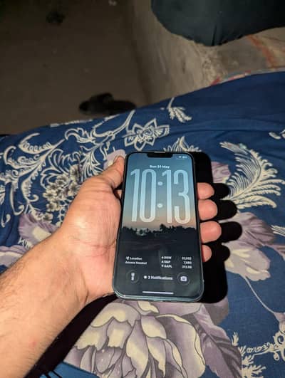 Apple iPhone 13