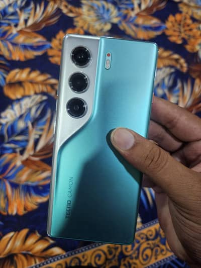 Tecno camon 40 pro with box