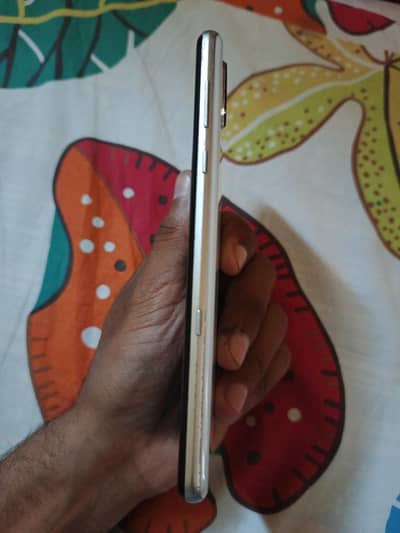 Sharp Aquos R3