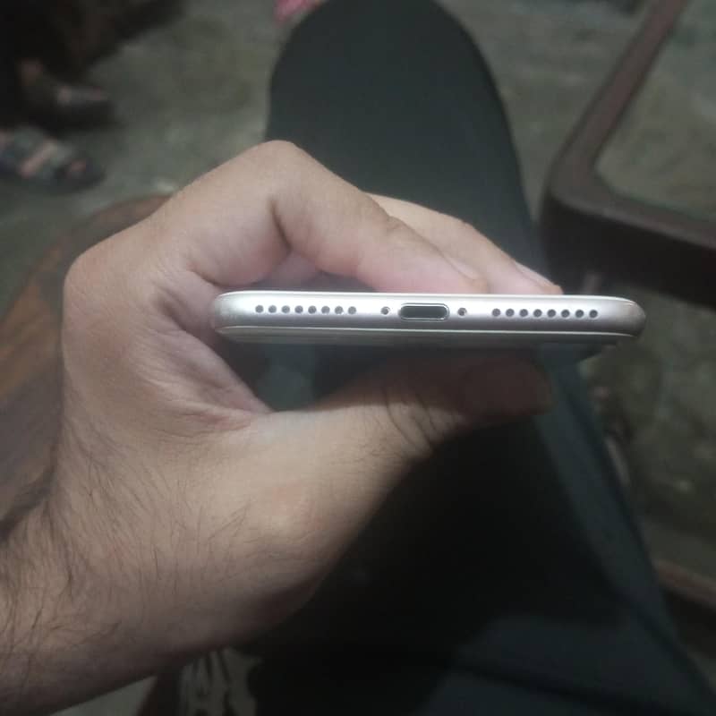 Apple iPhone 7 Plus 4