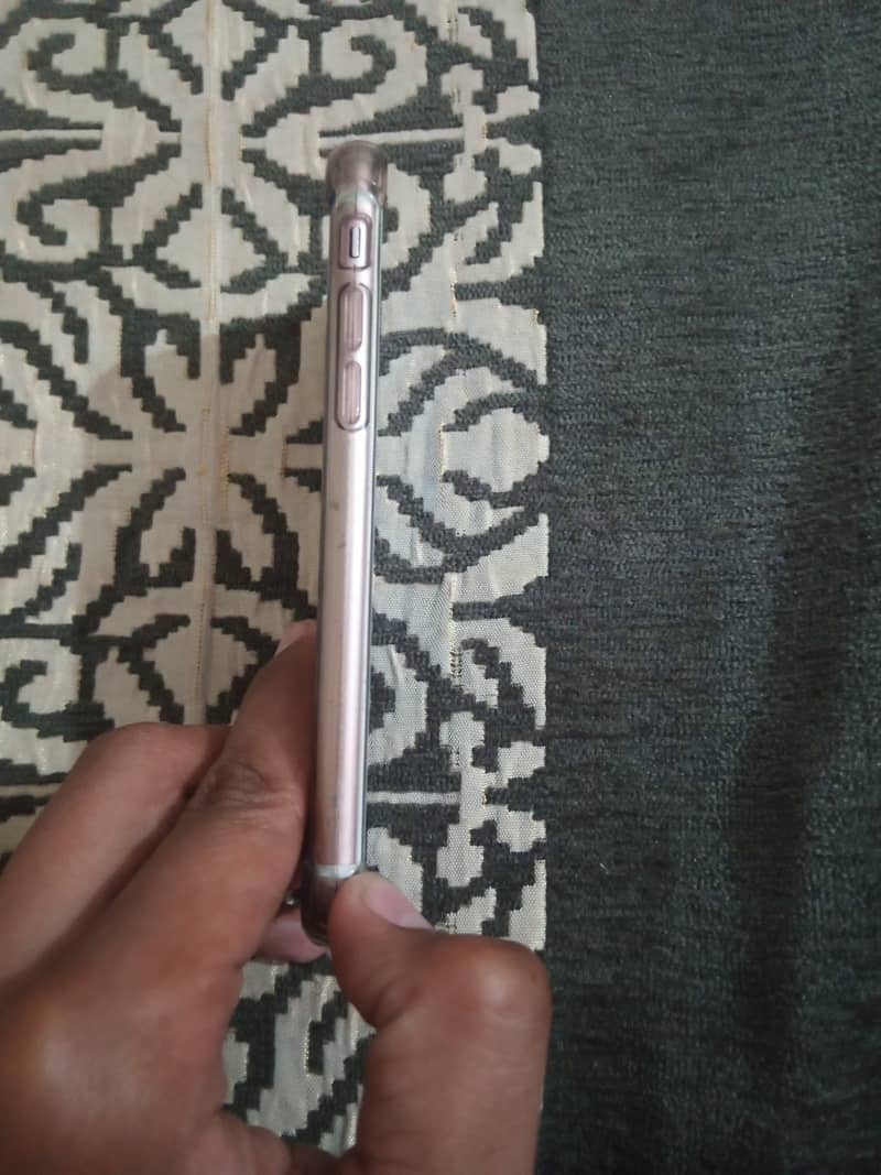 Apple iPhone 7 2