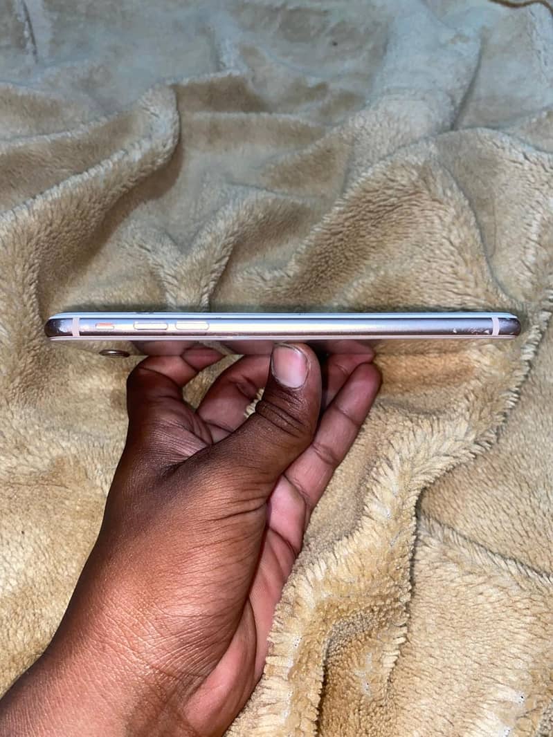Apple iPhone 8 Plus 2