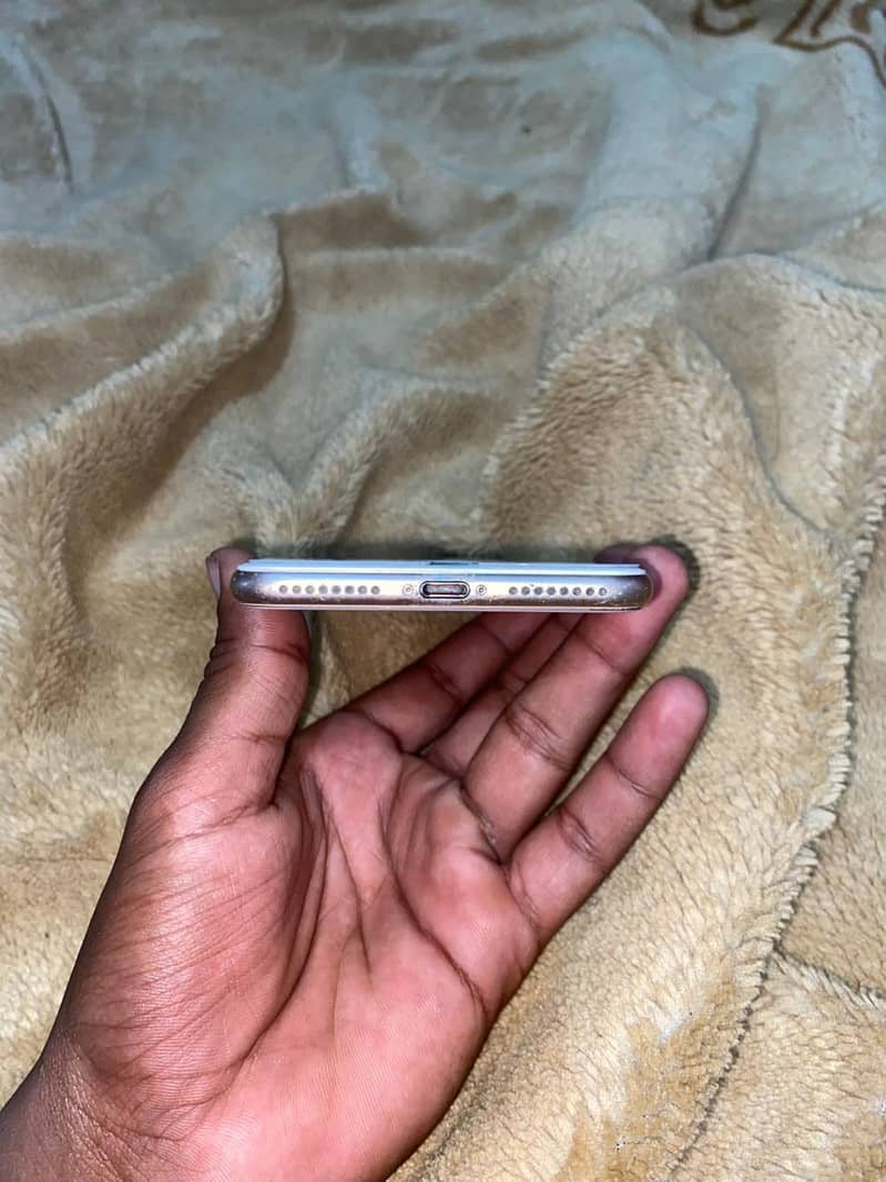 Apple iPhone 8 Plus 3
