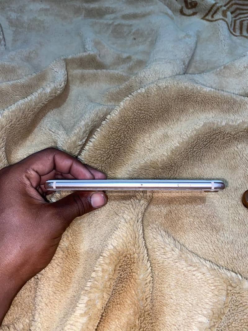 Apple iPhone 8 Plus 5