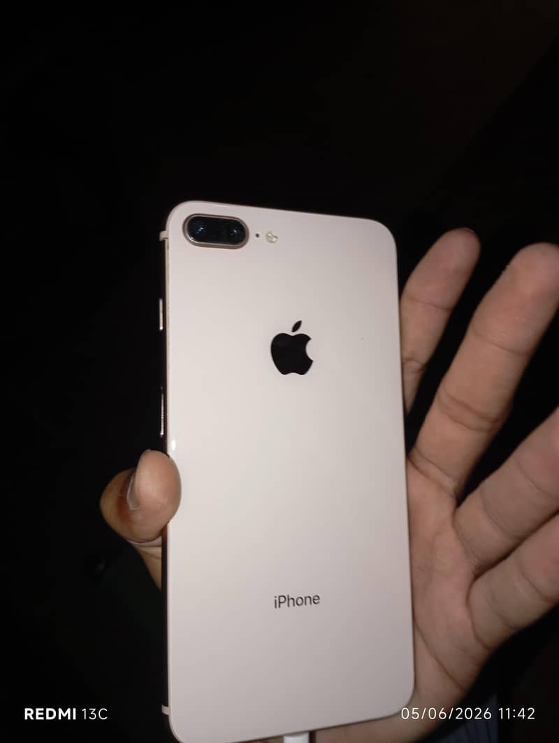 Apple iPhone 8 Plus 1