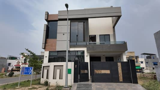 A Great Choice For A Prime Location 5 Marla House Available In Bahria Nasheman - Sunflower