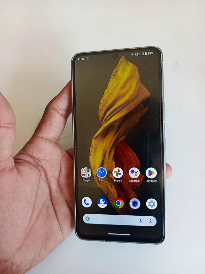 Sharp Aquos R7 0