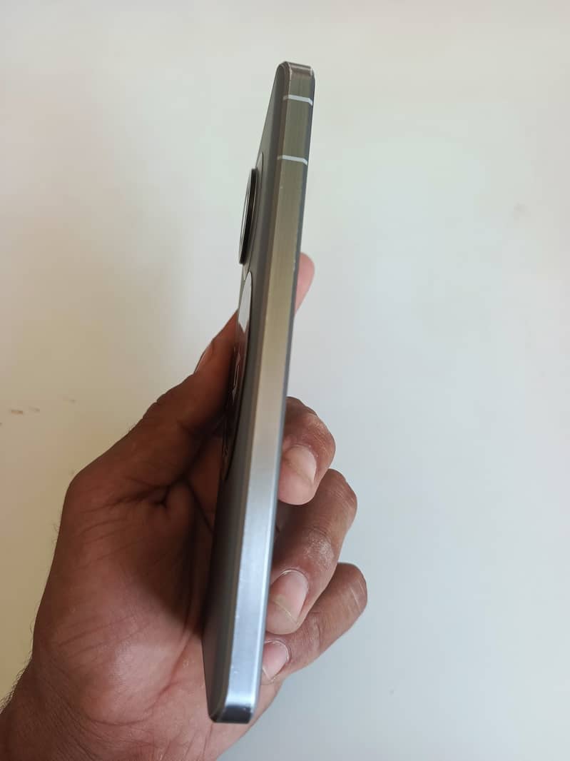 Sharp Aquos R7 1