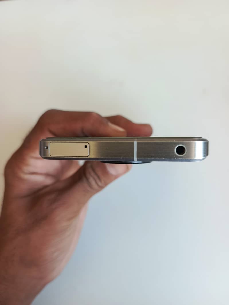 Sharp Aquos R7 3