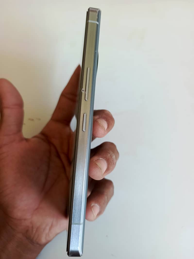 Sharp Aquos R7 5
