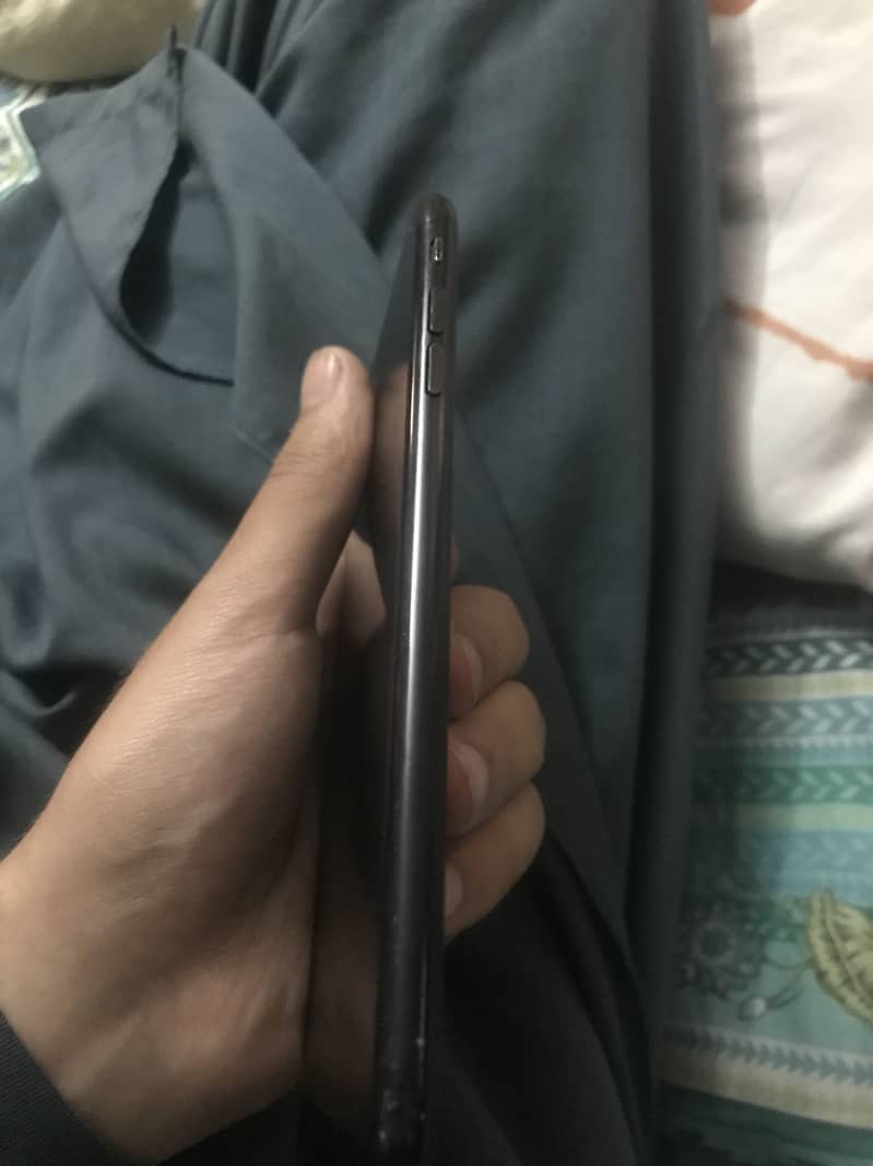 Apple iPhone 7 Plus 1