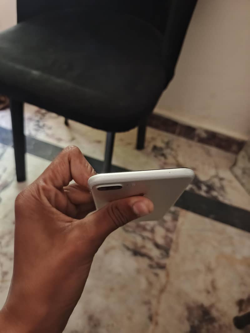 Apple iPhone 7 Plus 2