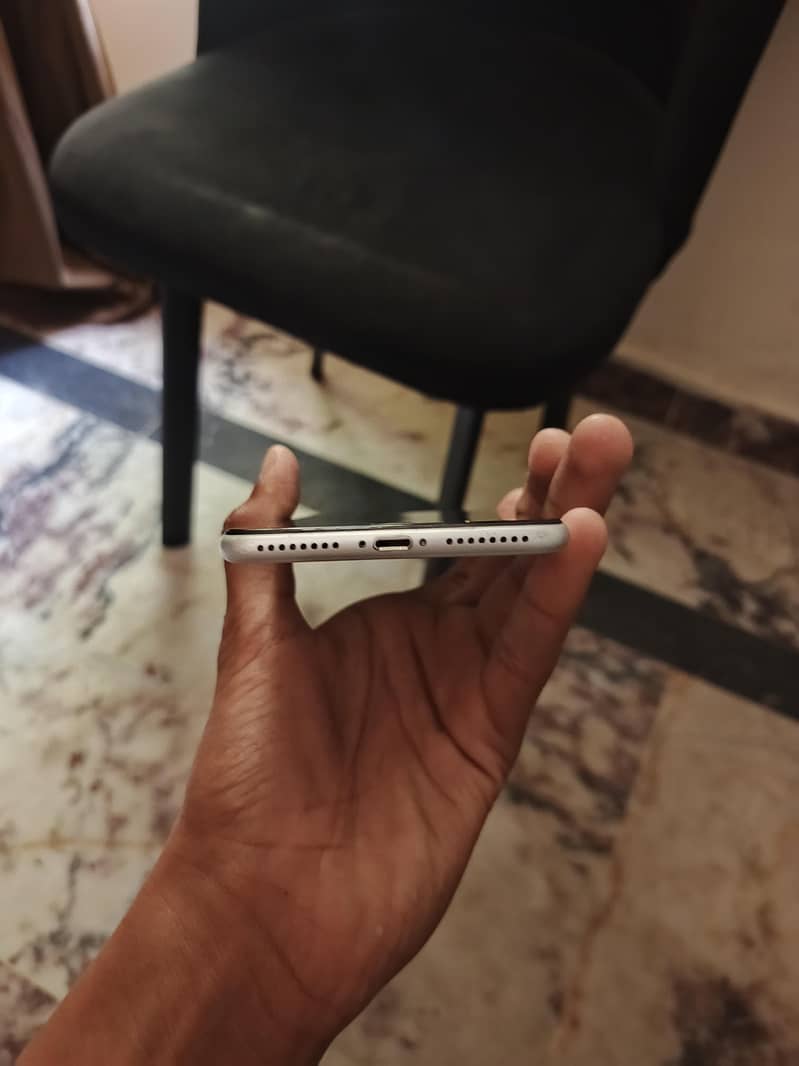 Apple iPhone 7 Plus 4