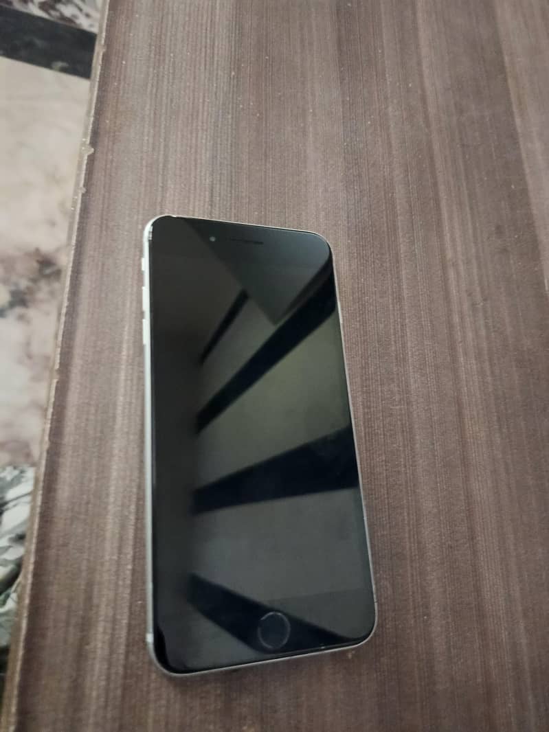 Apple iPhone 7 Plus 6