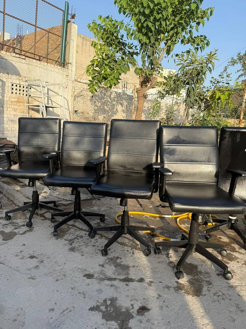 Office chairs/Office table/Draws/Tables/Racks/Sofas/Computer Tables 10