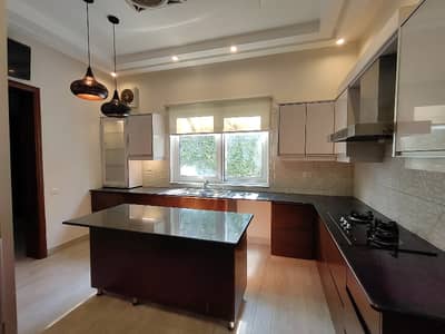 F-7 666 Sq Yard Beautiful Location Full House Available For Rent