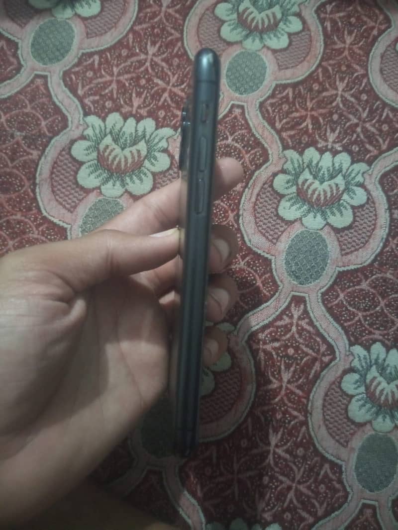 Apple iPhone 11 Pro 1