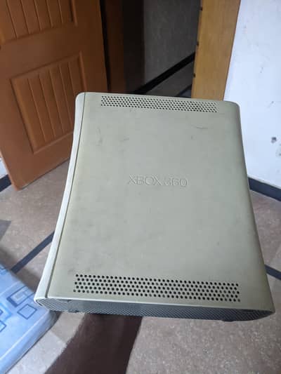 Xbox 360 fat edition with wireless controller