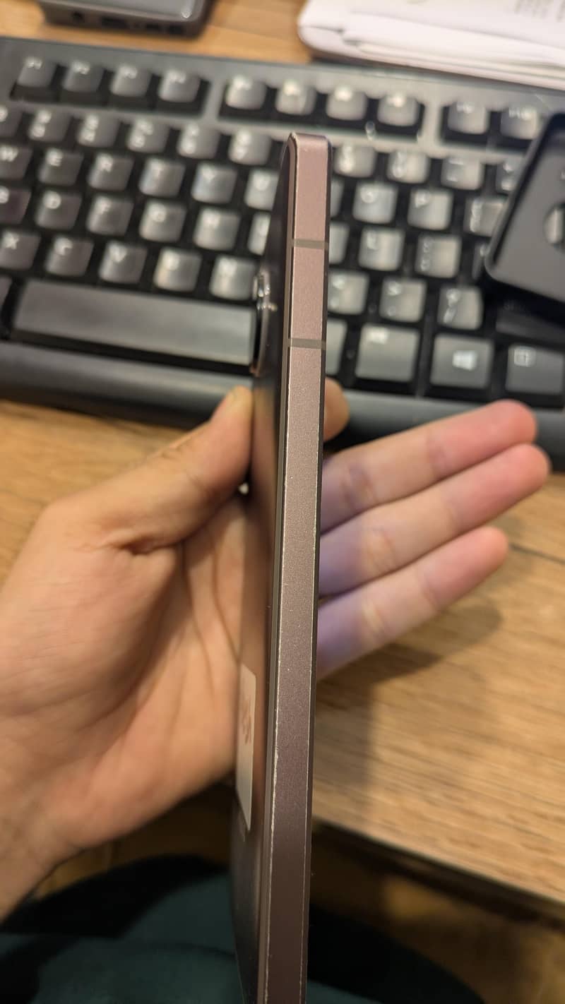 Sharp Aquos Sense7 plus 3