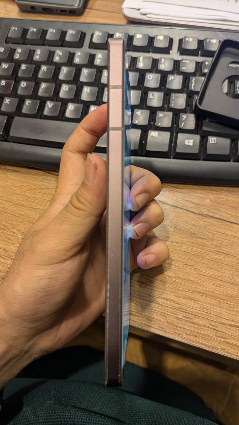 Sharp Aquos Sense7 plus 4