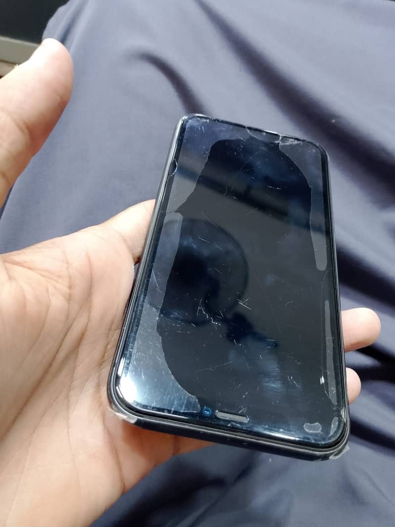 iPhone 11 3