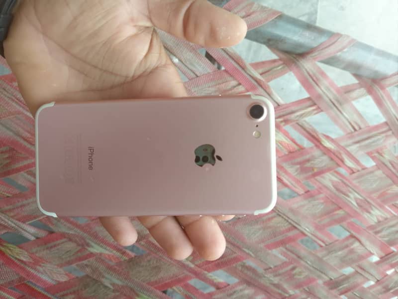 Apple iPhone 7 3