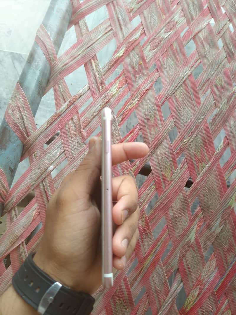 Apple iPhone 7 4