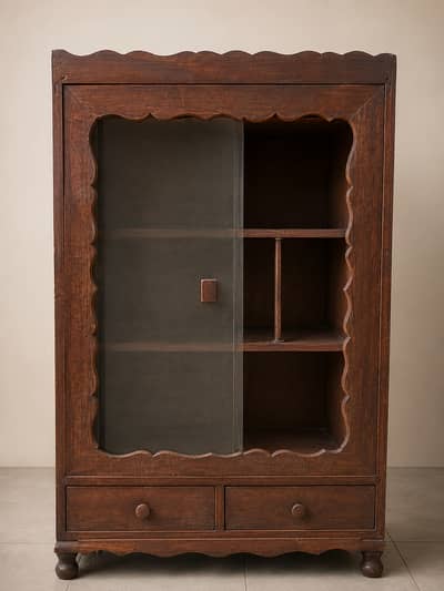 Showcase / almari / wardrobe