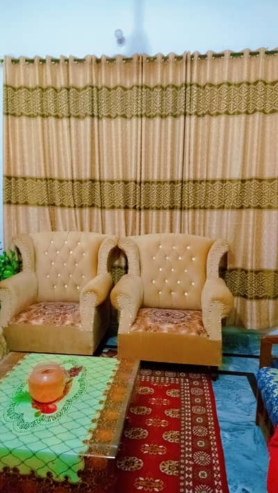 Sofa Set 5 seater with puffy