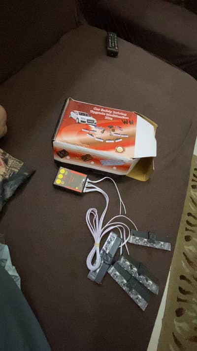 CAR GRILL FLASHER WHITE LIGHT 4PCS WITHOUT REMOTE