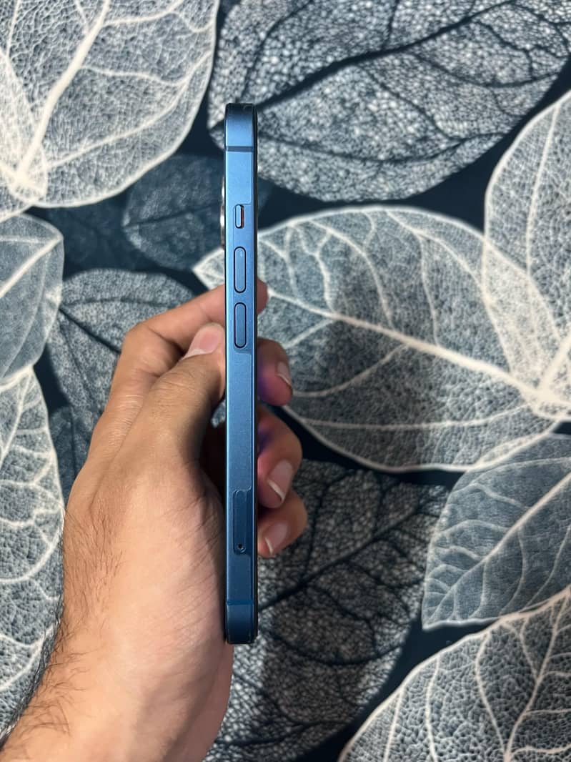 Apple iPhone 13 4