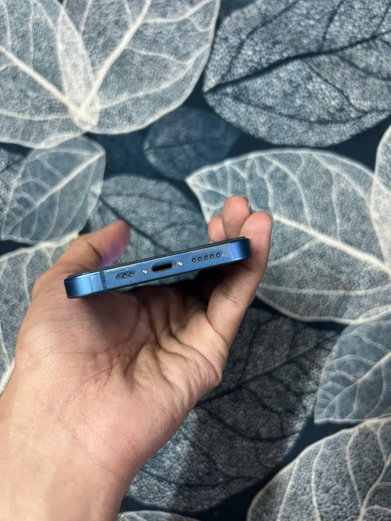 Apple iPhone 13 7