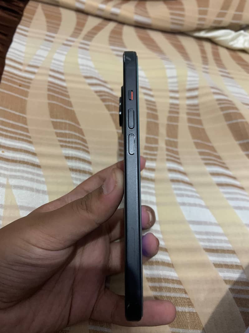 Apple iPhone 15 4