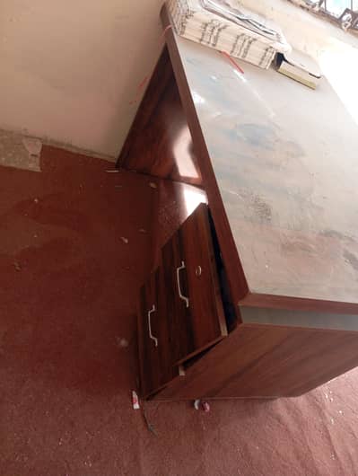 office table with mint condition