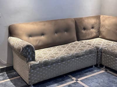 L shape sofa in good condition