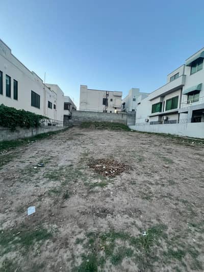 In Bahria Town Phase 1 Residential Plot For Sale Sized 1 Kanal
