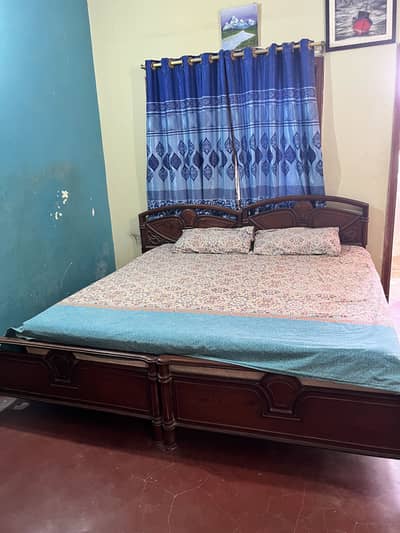 2 single beds and 1 dressing table
