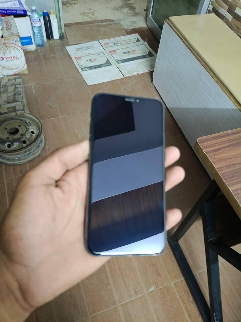 Apple iPhone X 3
