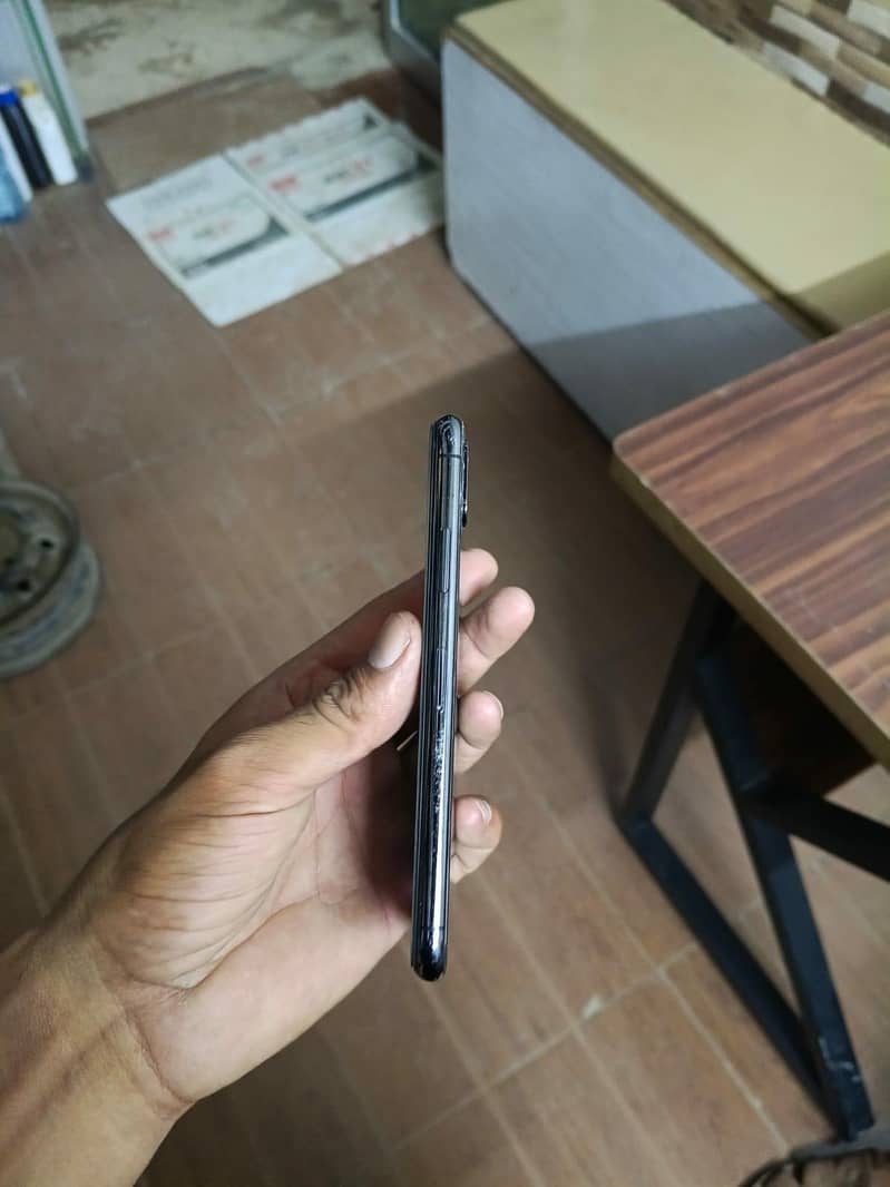 Apple iPhone X 5