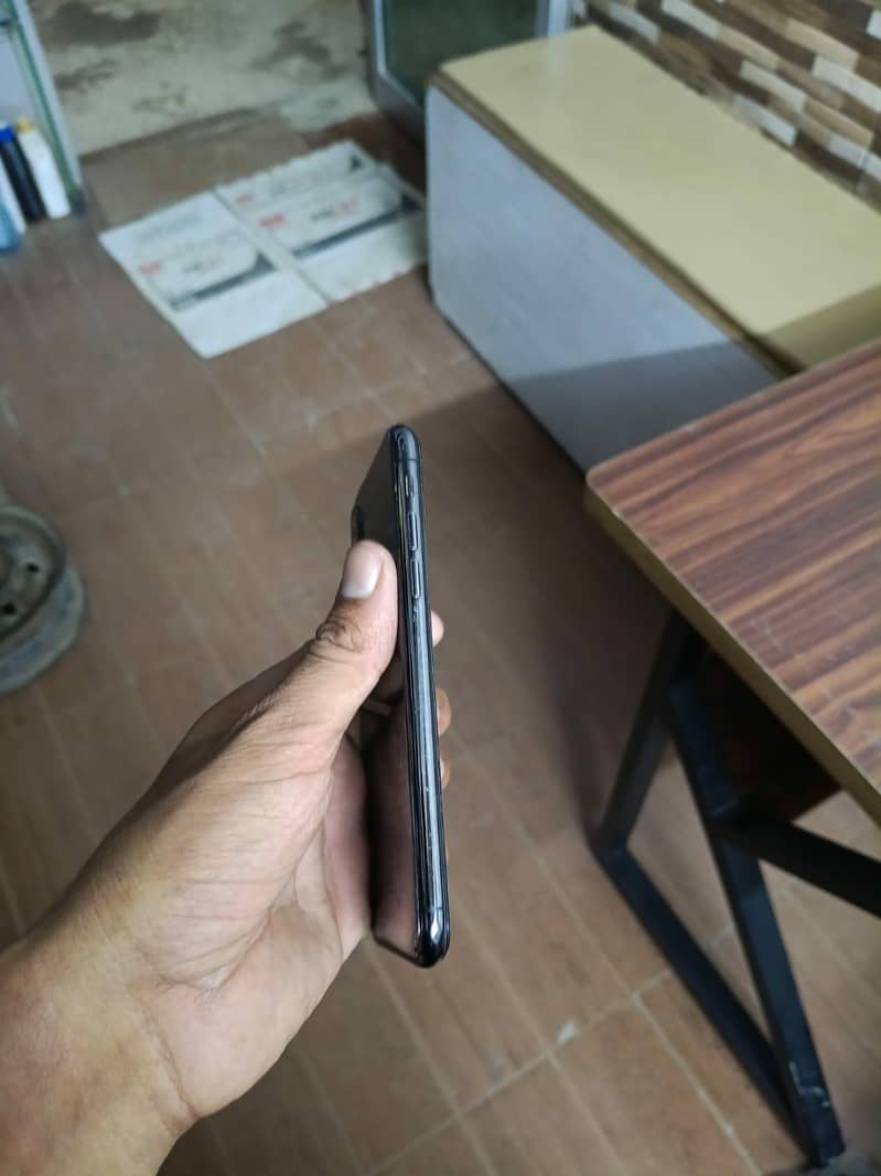 Apple iPhone X 6